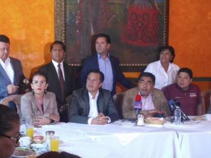  El gobernador electo de Veracruz, Cuitláhuac García Jiménez, manifestó todo su apoyo a Luis Miguel Barbosa Huerta, al tiempo que advirtió que en caso de no respetar la abrumadora votación que se registró el 1 de julio, el pueblo podría reclamar a los magistrados que no se comportan a la altura.  