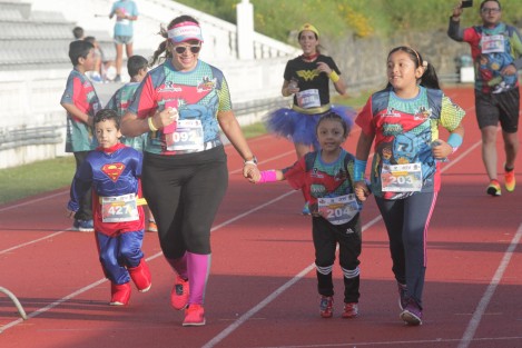 La mañana de este sábado se corrió porlas calles de Xalapa, la Súper Héroes Run, una carrera con causa a favorde los niños con cáncer del CECAN. Las categorías fueron 7 km y 3 km de caminata, en la que pequeños participaron con sus padres.
