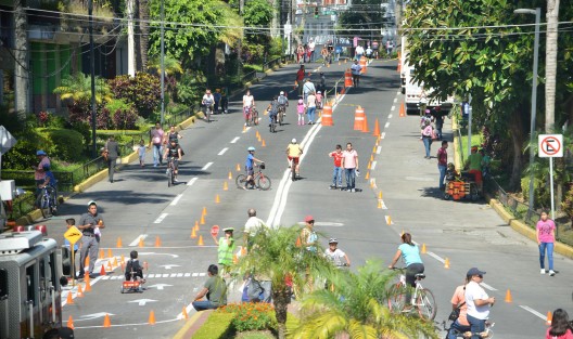 Con talleres para niños y pista para ciclistas, algunos xalapeños acudieron a divertirse. 