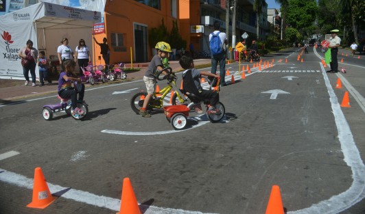 Con talleres para niños y pista para ciclistas, algunos xalapeños acudieron a divertirse. 
