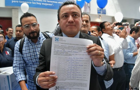 Así lo externo tras registrarse ante la Comisión Estatal Organizadora para participar como candidato a la presidencia en el proceso interno. 