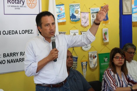 Después de anunciar el proyecto para generar energía solar y eólica en la zona de Río Blanco, el gobernador electo, Cuitláhuac García Jiménez, dijo que buscará incrementar el presupuesto federal para Veracruz, el cual sería para pagar pasivos. 