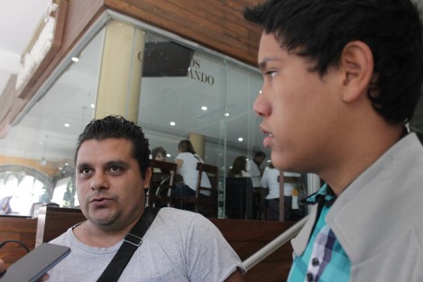 El señor Gonzalo Carato Serena denuncia omisión en la manutención del joven Erick, hijo de Elba Dominguez y Wilbert Villanueva, por parte de los mismos. El joven fue abandonado hace 3 años junto con sus 2 hermanas y los padres no responden pese a los llamados de las autoridades. 