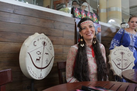 La sanadora eslava Ladamira invita a los xalapeños a escuchar sus experiencias este lunes en la Casa de Nadie a las 18:00 horas. Ladamira asegura que el potencial del cuerpo humano es para 300 años. 