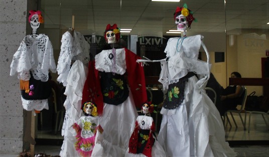 La LXIV Legislatura local ya ve cercanos los Días de Muertos.  