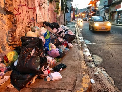 A decir de algunas autoridades de limpia pública, hoy sólo se recogerá en el 30%  de la ciudad mientras se resuelve el problema de colocar los desechos. 