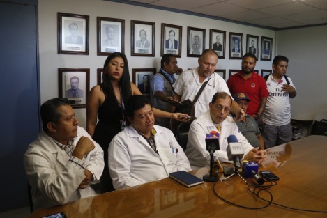 Médicos especialistas del Servicio de Traumatologia y Ortopedia del Hospital de Alta Especialidad de Veracruz, anunciaron la apertura de la Clínica de Tumores Óseos, así como los  avances y novedades en técnicas quirúrgicas. Las cirugías serán gratuitas.