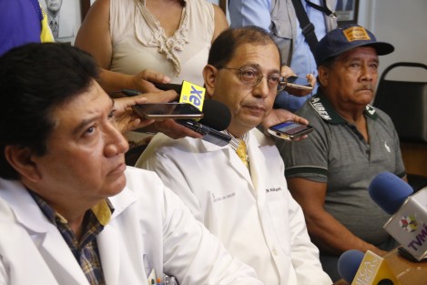 Médicos especialistas del Servicio de Traumatologia y Ortopedia del Hospital de Alta Especialidad de Veracruz, anunciaron la apertura de la Clínica de Tumores Óseos, así como los  avances y novedades en técnicas quirúrgicas. Las cirugías serán gratuitas.