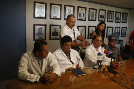 Médicos especialistas del Servicio de Traumatologia y Ortopedia del Hospital de Alta Especialidad de Veracruz, anunciaron la apertura de la Clínica de Tumores Óseos así como los  avances y novedades en técnicas quirúrgicas. Las cirugías serán gratuitas.
