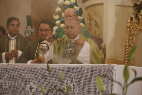 Antoine Chahda, Monseñor y Arzobispo de Alepo, Siria, ofició la eucaristía en la Catedral de Nuestra Señora de la Asunción, de la ciudad de Veracruz. Le acompañó el obispo Luis Felipe Gallardo Martín del Campo. 