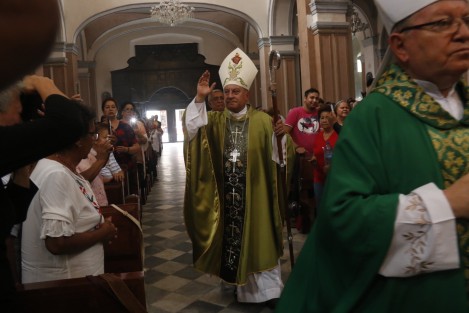 Antoine Chahda, Monseñor y Arzobispo de Alepo, Siria, ofició la eucaristía en la Catedral de Nuestra Señora de la Asunción, de la ciudad de Veracruz. Le acompañó el obispo Luis Felipe Gallardo Martín del Campo. 