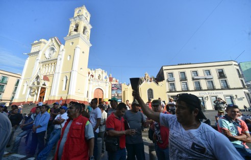 Trabajadores de Limpia Pública fueron recibidos por personal de política regional.