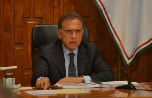 En la tercera Reunión del Comité Ciudadano de Seguimiento al Proceso de Entrega-Recepción, se detalló que, del total del monto, 762 millones 484 mil 080 pesos fueron invertidos en materia de seguridad pública y salud, mientras que la otra parte se mantiene en la cuenta bancaria de Banamex a nombre del gobierno de Veracruz.