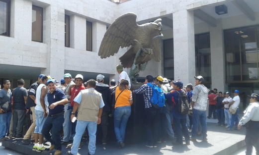 Luego de su reunión con diputados locales, trabajadores de Limpia Pública de Xalapa dejaron ver que se abriría nuevamente el relleno sanitario de El Tronconal, para recibir los desechos de  Xalapa. 