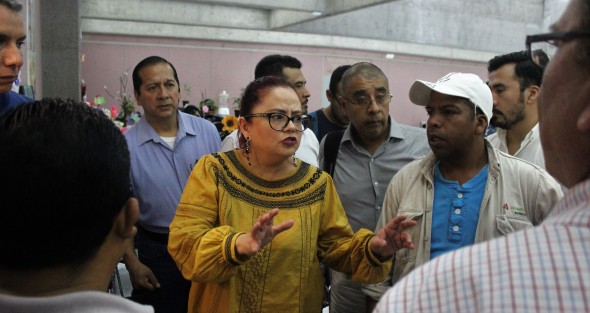 Trabajadores de Limpia Pública de Xalapa, pidieron la intervención de diputados para solucionar el conflicto por la falta de un sitio en dónde depositar la basura de Xalapa. 