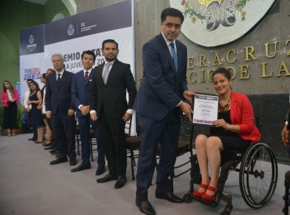 Autoridades  de Gobierno del Estado entregaron el Premio Estatal de la Juventud a 19 jóvenes veracruzanos que destacaron en varias áreas e investigaciones.  