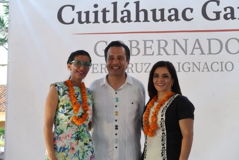 El Gobernador electo, Cuitláhuac García, presentó a las futuras titulares de la Oficina de Programa de Gobierno y la Secretaría de Cultura,  Waltraud Martínez y Silvia Alejandre Prado,respectivamente,destacando de ambas su profesionalismo, capacidad y probada honestidad. 