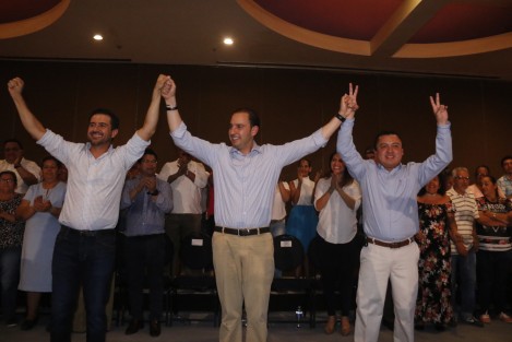 El candidato a la dirigencia nacional del PAN, Marko Cortés, presidió un encuentro con militancia y simpatizantes panistas. Le acompañaron, Miguel Ángel Yunes Márquez, diputados locales y el dirigente estatal de este partido, José Mancha Alarcón.