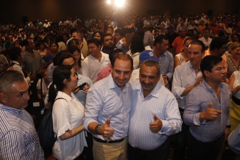 El candidato a la dirigencia nacional del PAN, Marko Cortés, presidió un encuentro con militancia y simpatizantes panistas. Le acompañaron, Miguel Ángel Yunes Márquez, diputados locales y el dirigente estatal de este partido, José Mancha Alarcón.