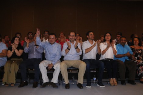 El candidato a la dirigencia nacional del PAN, Marko Cortés, presidió un encuentro con militancia y simpatizantes panistas. Le acompañaron, Miguel Ángel Yunes Márquez, diputados locales y el dirigente estatal de este partido, José Mancha Alarcón.