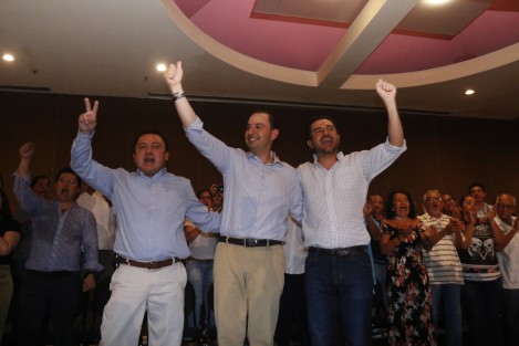 El candidato a la dirigencia nacional del PAN, Marko Cortés, presidió un encuentro con militancia y simpatizantes panistas. Le acompañaron, Miguel Ángel Yunes Marquez, diputados locales y el dirigente estatal de este partido, José Mancha Alarcón.
