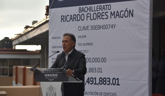 El gobernador del Estado, Miguel Ángel Yunes Linares confirmó que el pasado fin de semana la Comisión Nacional del Agua (Conagua) activó la Alerta Gris con el objetivo de prevenir a la población sobre la lluvia, las rachas de viento y las bajas temperaturas que traerá consigo el fenómeno meteorológico durante la entrega de la rehabilitación de la escuela  Ricardo Flores Magón oficial B.  