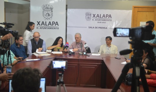El presidente municipal de Quimixtlán, Pue., Armando Pimentel Gómez, quien hoy entra en funciones, refrendó la disposición de seguir dando agua a esta capital veracruzana a cambio de que continúe apoyando con recursos para obras y servicios públicos, dijo Hipólito Rodríguez.  