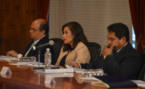 El gobernador Miguel Ángel Yunes Linares se reunió con integrantes del Comité Ciudadano de Entrega-Recepción  en Palacio de Gobierno, donde con presentaciones de cifras explican lo logrado durante su mini administración.