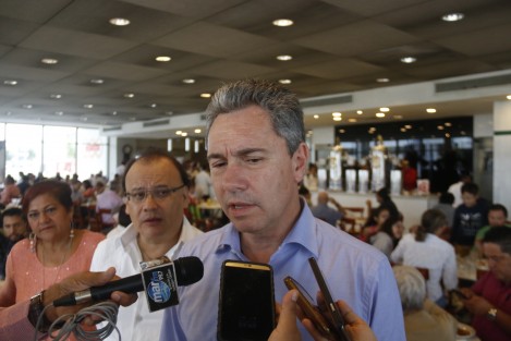 Manuel Gómez Morín, candidato a la dirigencia nacional del PAN, sostuvo un encuentro en Boca del Río, Ver. con militantes de este partido que apoyan su proyecto. Gómez Morín del Río aseguró que espera que muchos militantes se unan a su propuesta.