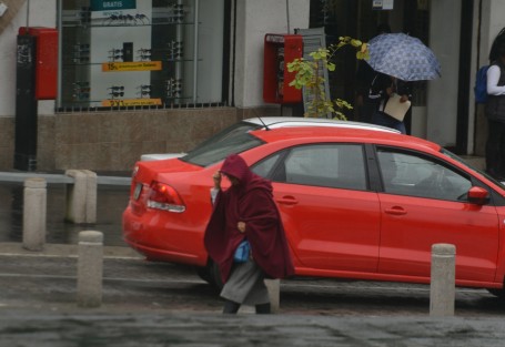 El frente frío número 6 permanecerá estacionario desde Sinaloa hasta el sur de Veracruz, y junto con la zona de inestabilidad con potencial ciclónico, que se localizará al sur de Chiapas, ocasionarán tormentas torrenciales en Puebla y Veracruz, informó el Servicio Meteorológico Nacional (SMN). 