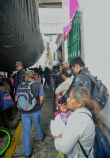 Lamentable que niños tengan que participar en manifestaciones de grupos políticos. 