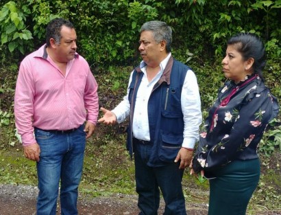 En esta reunión además acordaron realizar gestiones en conjunto ante las autoridades correspondientes, para buscar que se retomen lo antes posible los trabajos de rehabilitación de esta carretera que comunica a estos municipios y que desde hace varios años se encuentra en el abandono.