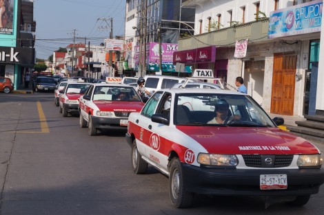 3000 concesionarios de taxi en Tlapacoyan, conformados por AMOTAC, MUVEA, MOCA-VER, CNOP. CTM, CROM, FROSEV-COR, SOPAVER Y CNC se sumarán al paro este jueves.
