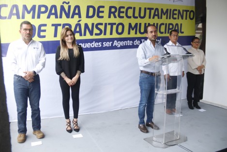 El alcalde de Veracruz, Fernando Yunes Márquez, presentó la convocatoria para integrar la dirección municipal de tránsito. El munícipe anunció 100 vacantes para agentes, de las cuáles 50 serán mujeres.