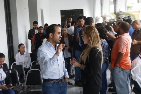 El alcalde de Veracruz, Fernando Yunes Márquez, presentó la convocatoria para integrar la dirección municipal de tránsito. El munícipe anunció 100 vacantes para agentes, de las cuáles 50 serán mujeres.