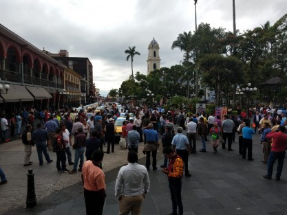 Este jueves taxista cumplieron su palabra y desde muy temprano se pudo apreciar su presencia en la explanada del parque 21 de Mayo, en Córdoba. 