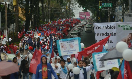 Alrededor de 2 mil personas caminaron  desde el Teatro del Estado hasta la plaza Lerdo, en la Marcha por la Vida. 