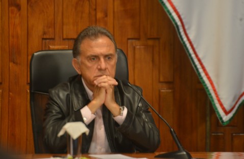 El gobernador, Miguel Ángel Yunes Linares, confirmó que podría solicitar la Declaratoria de Desastres para Veracruz, derivado de las afectaciones registradas en 52 municipios de la entidad, tras el paso del frente frío número 6, señalando que esta situación podría empeorar para las próximas horas.