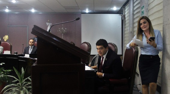 Aspesctos de la octava sesión ordinaria de la diputación permanente en donde se discutió los últimos pagos a trabajadores del estado, si corresponde al saliente o al entrante.