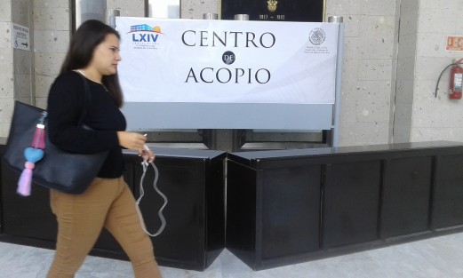 Al mediodía de este martes, el centro de acopio para damnificados por lluvias instalado en el Palacio Legislativo, luce vacío. Y eso que en el lugar hay muy buenos sueldos. 