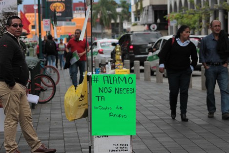 Centro de Acopio en el parque Juárez, poca ayuda, pero ni siquiera se indica quién es responsable de la colecta y de la entrega.  Ya no se sabe ni a quién creerle.