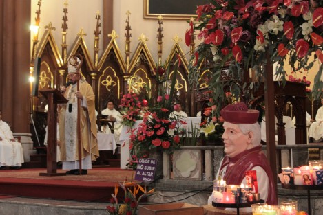 En su homilía, el arzobispo Hipólito Reyes hizo notar la ironía de que a San Rafael muchas parejas pidan su intercesión para el milagro de concebir un hijo sano (milagros que permitieron su beatificación y posterior canonización), mientras actualmente un sector de la sociedad exige se despenalice el aborto.   