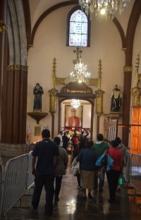 Como cada año se llevó a cabo la celebración de san Rafael Guízar y Valencia con arcos, misas y flores. Miles de feligreses se dan cita en la catedral para festejar este día.