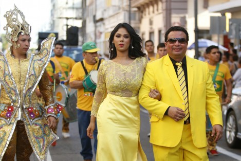 Con la presencia de algunos candidatos y candidatas a ocupar los reinados del Carnaval de Veracruz 2019, se realizó un papaqui que recorrió el centro histórico de la ciudad.  