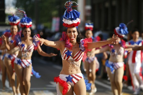 Con la presencia de algunos candidatos y candidatas a ocupar los reinados del Carnaval de Veracruz 2019, se realizó un papaqui que recorrió el centro histórico de la ciudad.  