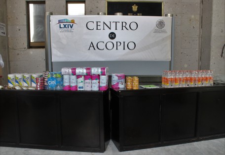 Así los centros de acopio en el Palacio Legislativo. Quizá sea porque  el gobernador no anda muy alarmado por la situación. 