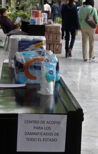 Así los centros de acopio en el Palacio Legislativo. Quizá sea porque  el gobernador no anda muy alarmado por la situación. 