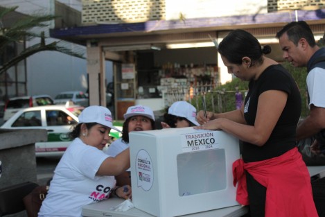 Los 5 módulos de recepción de votos en Xalapa estarán ubicados desde este 25 de octubre y hasta el domingo 28 en: Plaza Lerdo, Plazuela del Carbón (El Árbol), parque Los Berros y las Estaciones de Bomberos Norte y Sur, de 8:00 a 18:00 hrs., llevando credencial INE.  