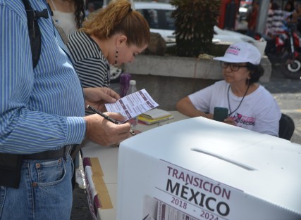 Desde temprano fueron colocadas las casillas en diferentes puntos de la ciudad para poder emitir su voto en la consulta ciudadana del aeropuerto de Texcoco.