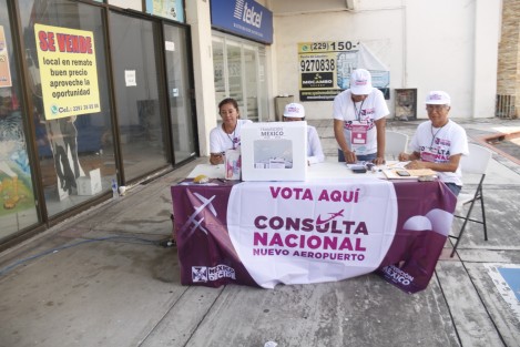 En calma transcurre en Boca del Río, la Consulta Nacional Nuevo Aeropuerto. Hasta el momento no se han registrado incidentes.